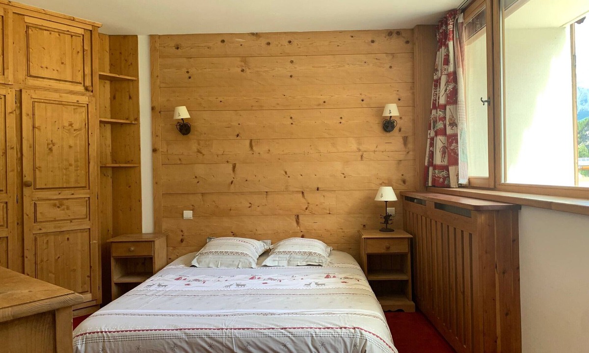 Pra Loup Apartment | Apartment on slopes, 8 guests