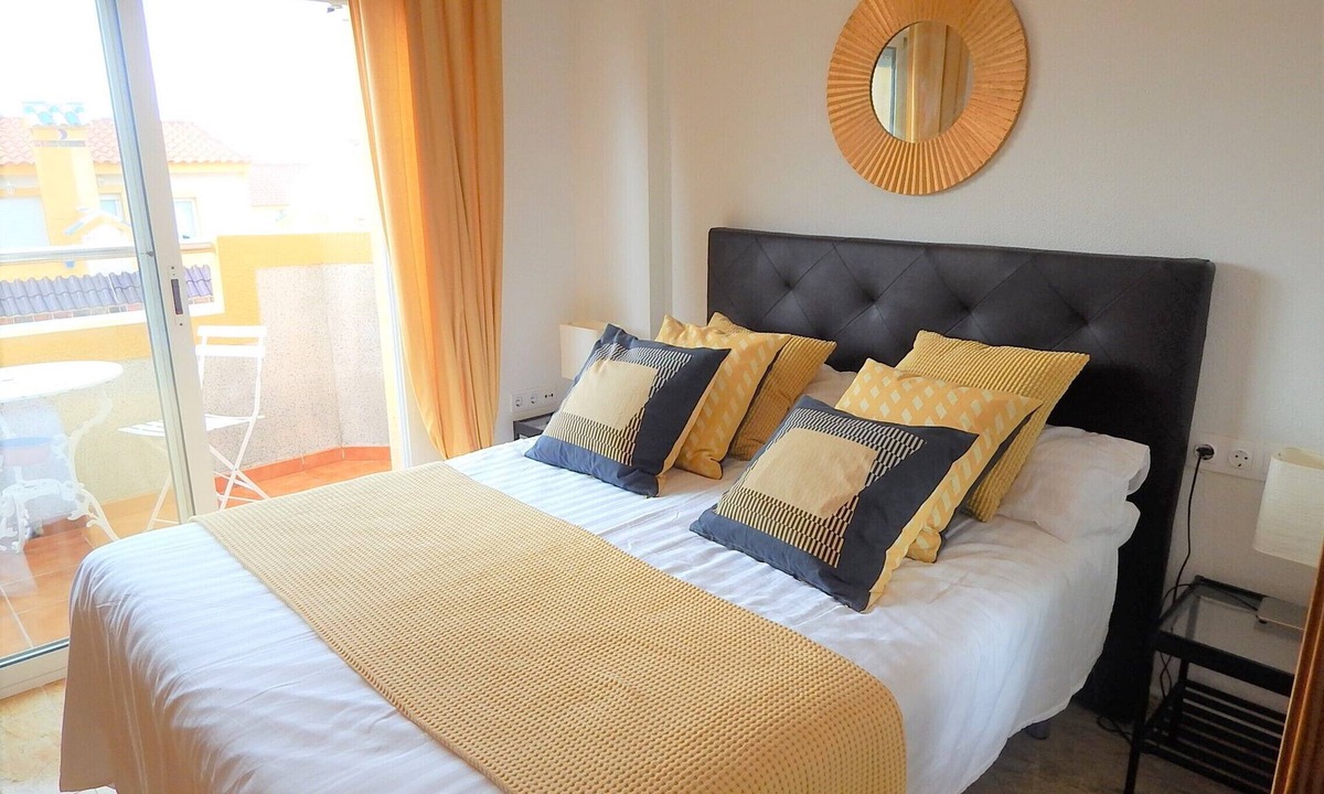 La Florida Apartment | Apartment overlooking large pool with private roof terrace, La Florida