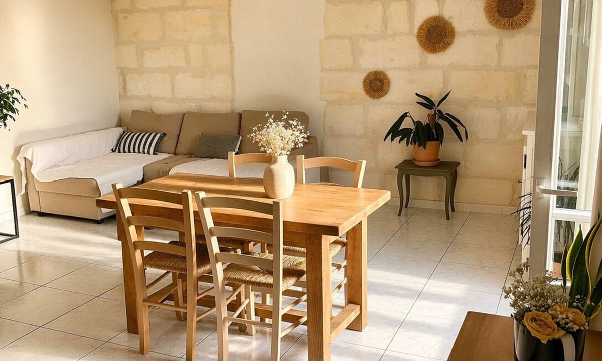 Beaucaire Apartment | Apartment overlooking the Quais de Beaucaire