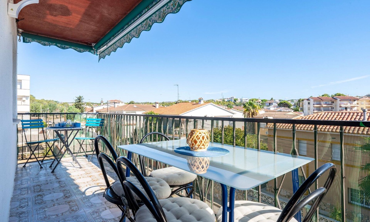 Torredembarra Apartment | Apartment "Paul" with Private Terrace and Wi-Fi