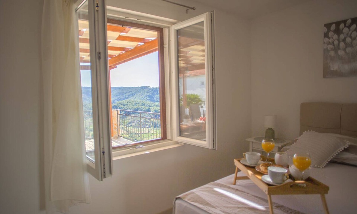 Vrisnik Apartment | Apartment Peace and Quiet
