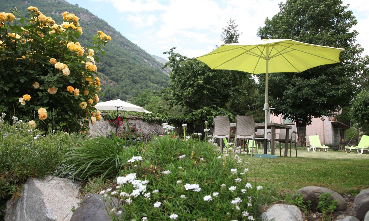 Esquieze-Sere Apartment | Apartment 'Petit Vignemale' with Mountain View, Shared Garden and Wi-Fi