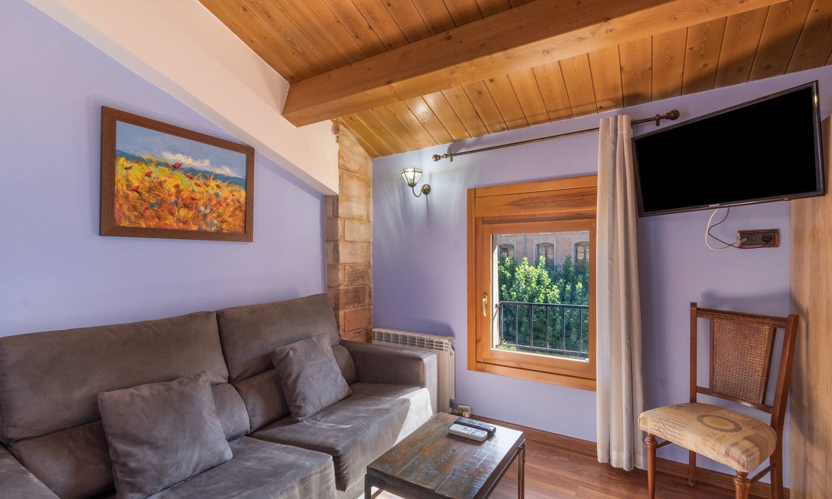 Daroca Apartment | Apartment 'Petronila' with Wi-Fi and Air Conditioning