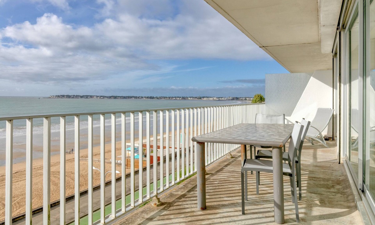 La Baule-Escoublac Apartment | Apartment 'Pieds Dans L'eau - Balcon Vue Mer' with Balcony and Wi-Fi