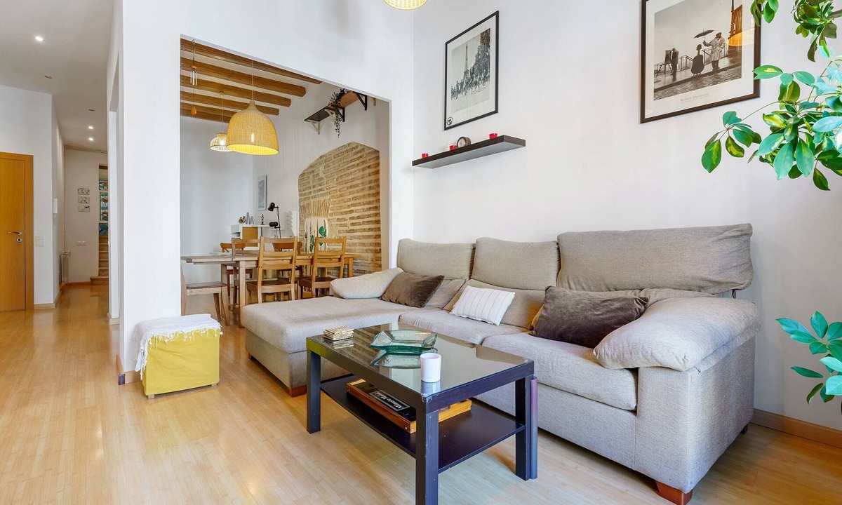 Tarragona Apartment | Apartment 'Plaça La Font' with Balcony, Wi-Fi and Air Conditioning