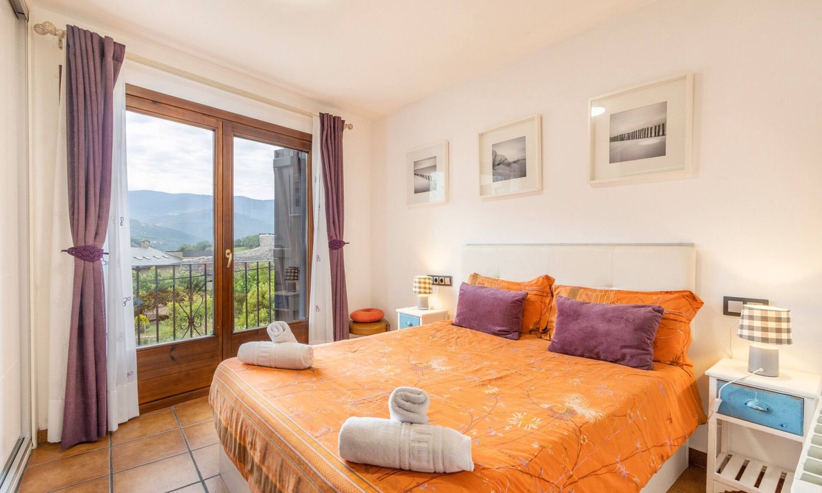 Sort Apartment | Apartment 'Potxó' with Mountain Views, Balcony and Wi-Fi