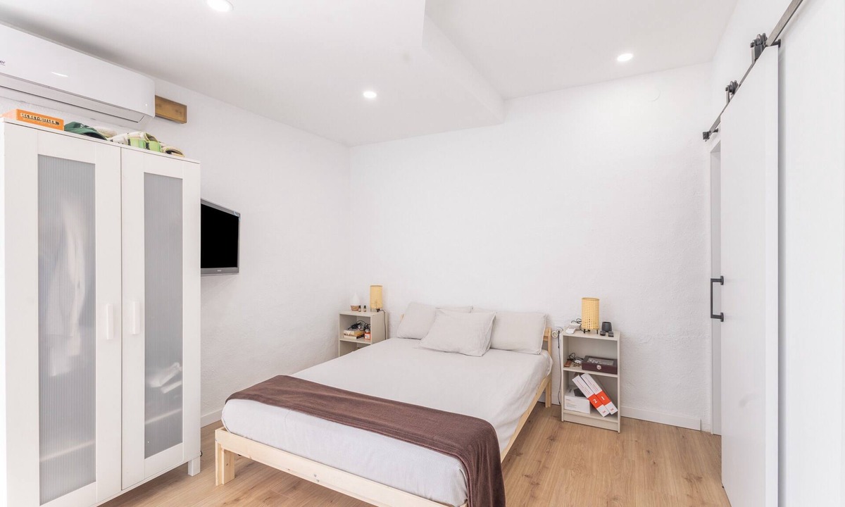 Arenys de Mar Apartment | Apartment 'Portblanc' with Balcony, Wi-Fi, and Air Conditioning