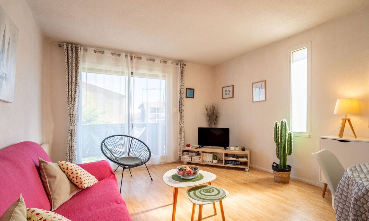 Maraussan Apartment | Apartment 'Près Grands Buffet Et Centre Ville' with Balcony and Wi-Fi