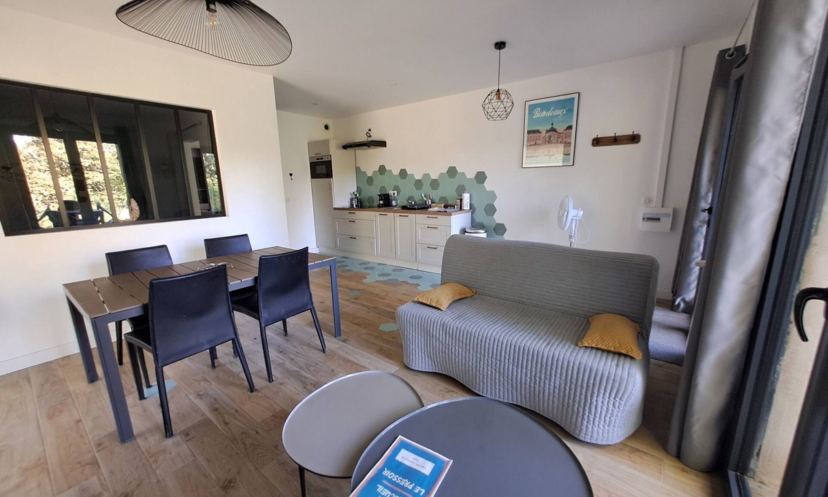 Sadirac Apartment | Apartment-Premium-Ensuite with Shower-Lake view