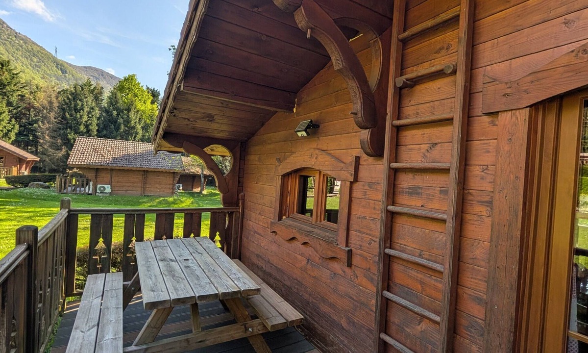 Vaulnaveys-le-Bas Apartment | Apartment 'Primevere' with Mountain View, Wi-Fi and Air Conditioning
