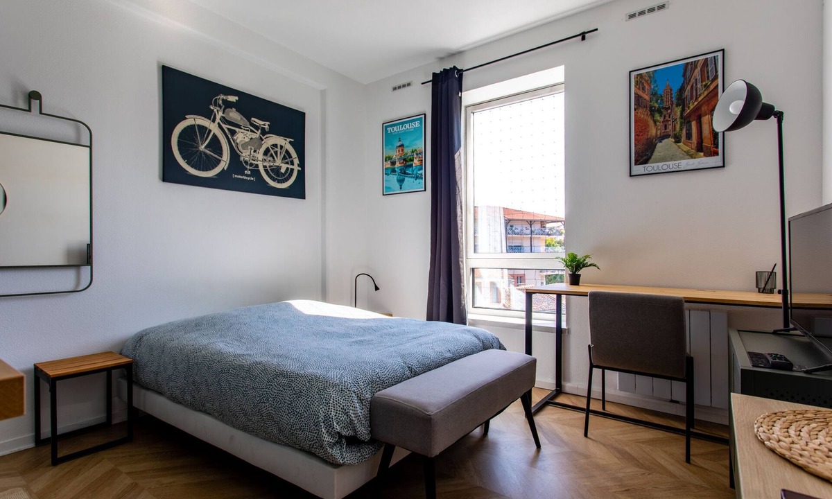 Compans-Caffarelli Apartment | Apartment-Private Bathroom