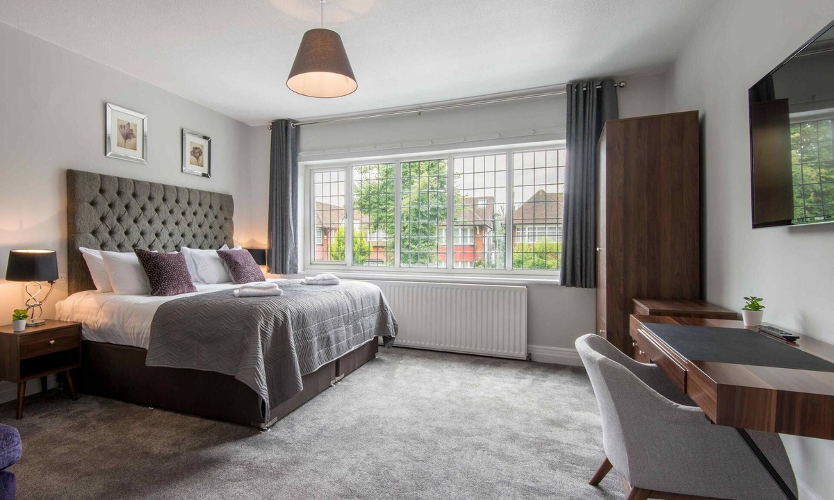 Childs Hill Apartment | Apartment-Private Bathroom-2 Bedroom