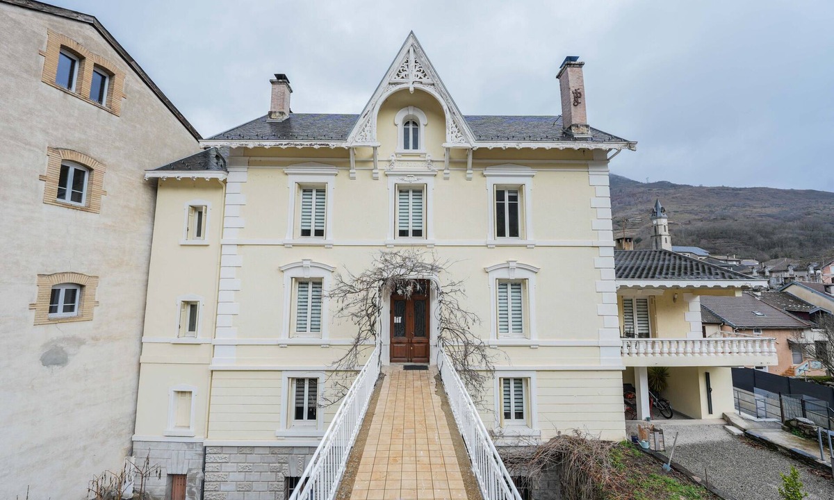 Luzenac Apartment | Apartment 'Pyrénées-Ariégeoises' with Mountain View, Shared Garden and Wi-Fi