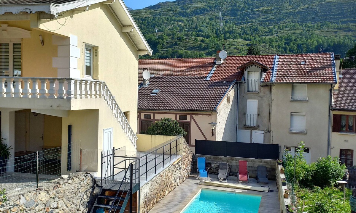 Luzenac Apartment | Apartment 'Pyrénées-Ariégeoises' with Mountain View, Shared Garden and Wi-Fi