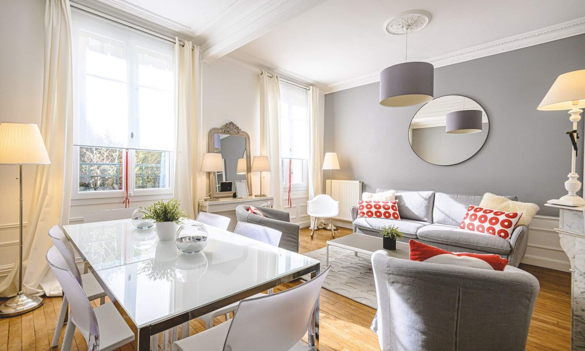 Reims City Centre Apartment | APARTMENT , QUIET, LUXE at the FOOT CATHEDRAL REIMS (WIFI,NETFLIX)