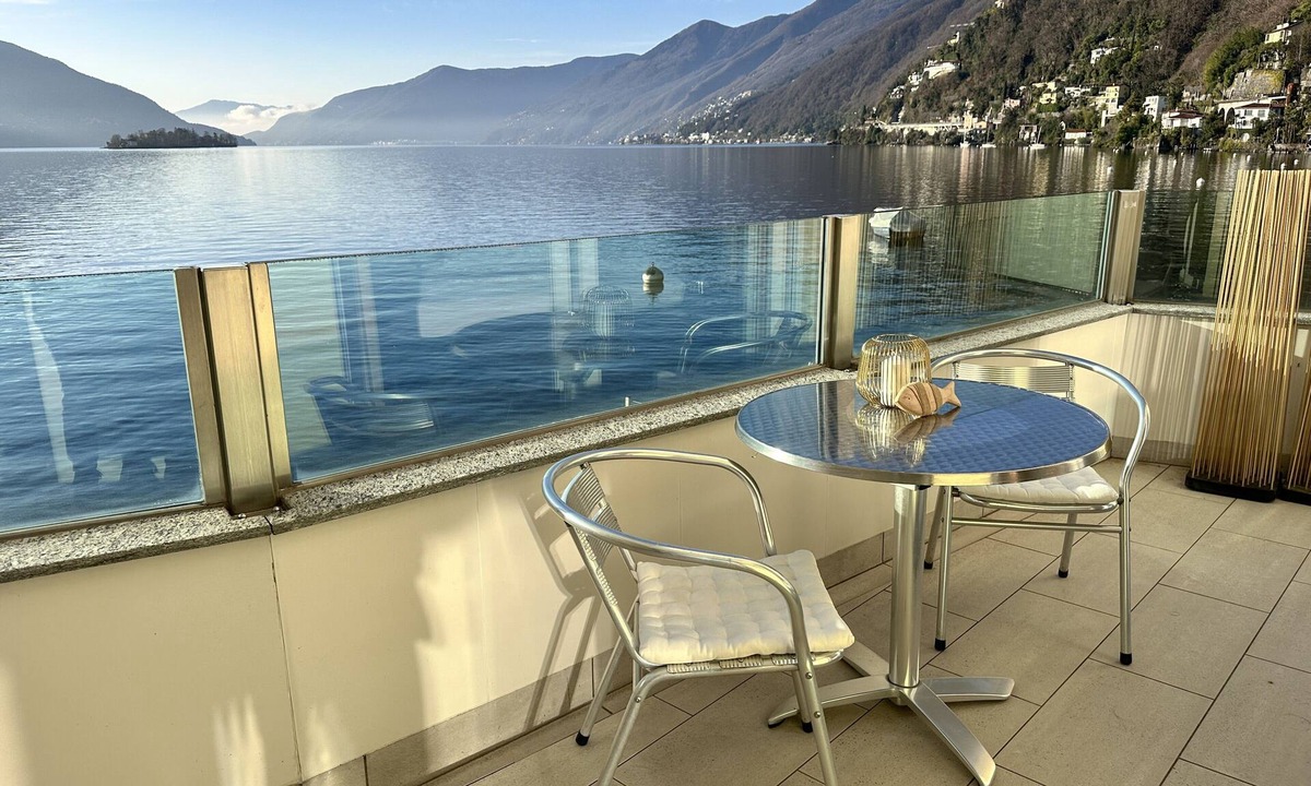 Ronco sopra Ascona Apartment | Apartment right on the lake with private lake access and magnificent views