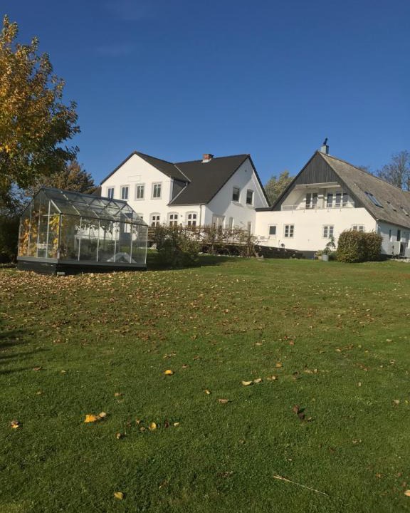 Dunkær Bed & Breakfast | Apartment Ruhetgaard Bed & kitchen