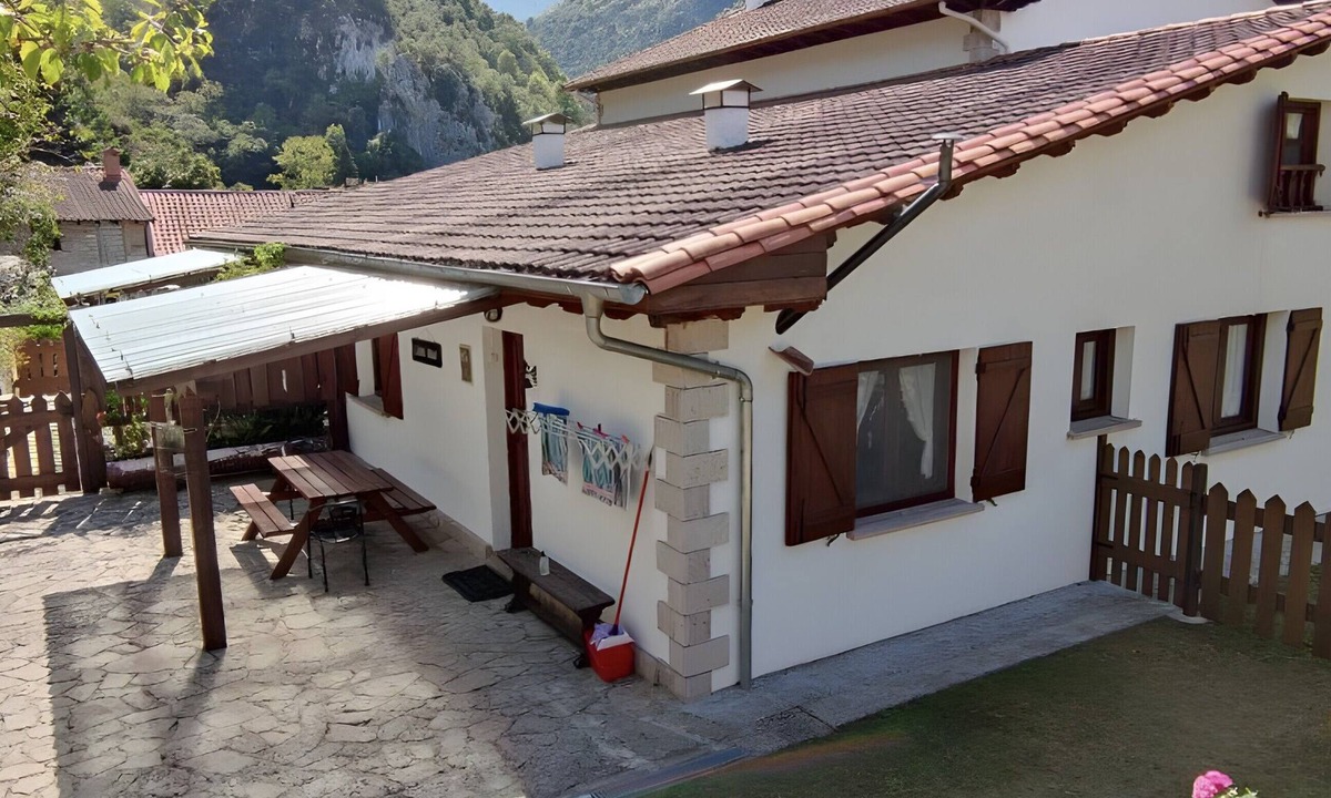 Alles Apartment | Apartment 'Rural Rubó' with Mountain View, Private Terrace and Wi-Fi