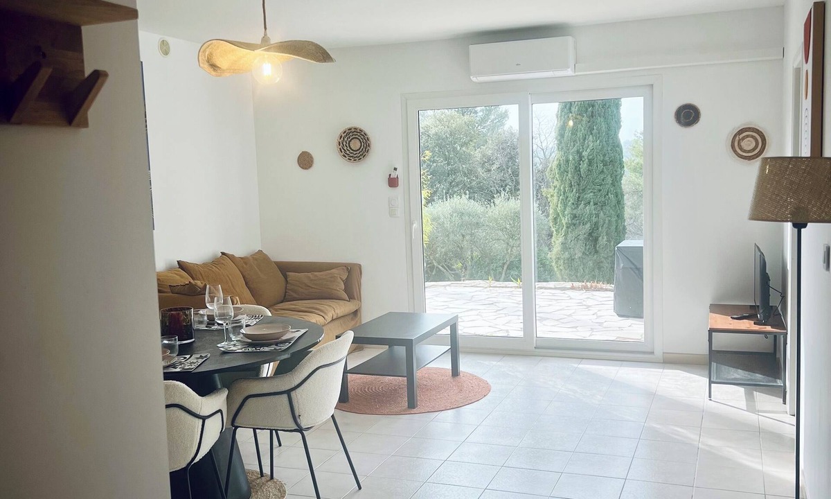 Montferrier-sur-Lez Apartment | Apartment Saona pool and jacuzzi