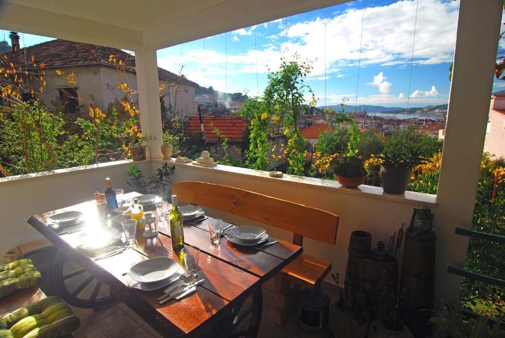 Trogir Apartment | Apartment Salov