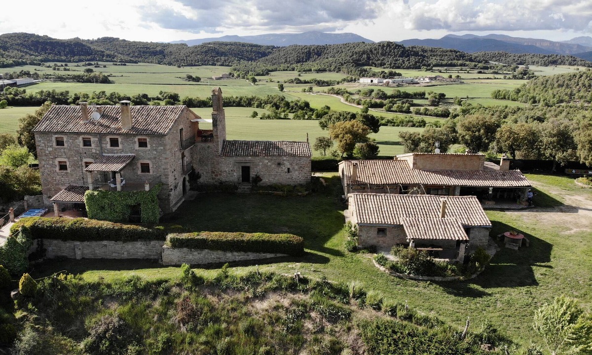 Gargalla House | Apartment 'Sant Grau I' with Mountain Views, Shared Pool and Wi-Fi