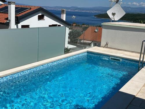 Njivice Apartment | Apartment Santorini Krk with private pool