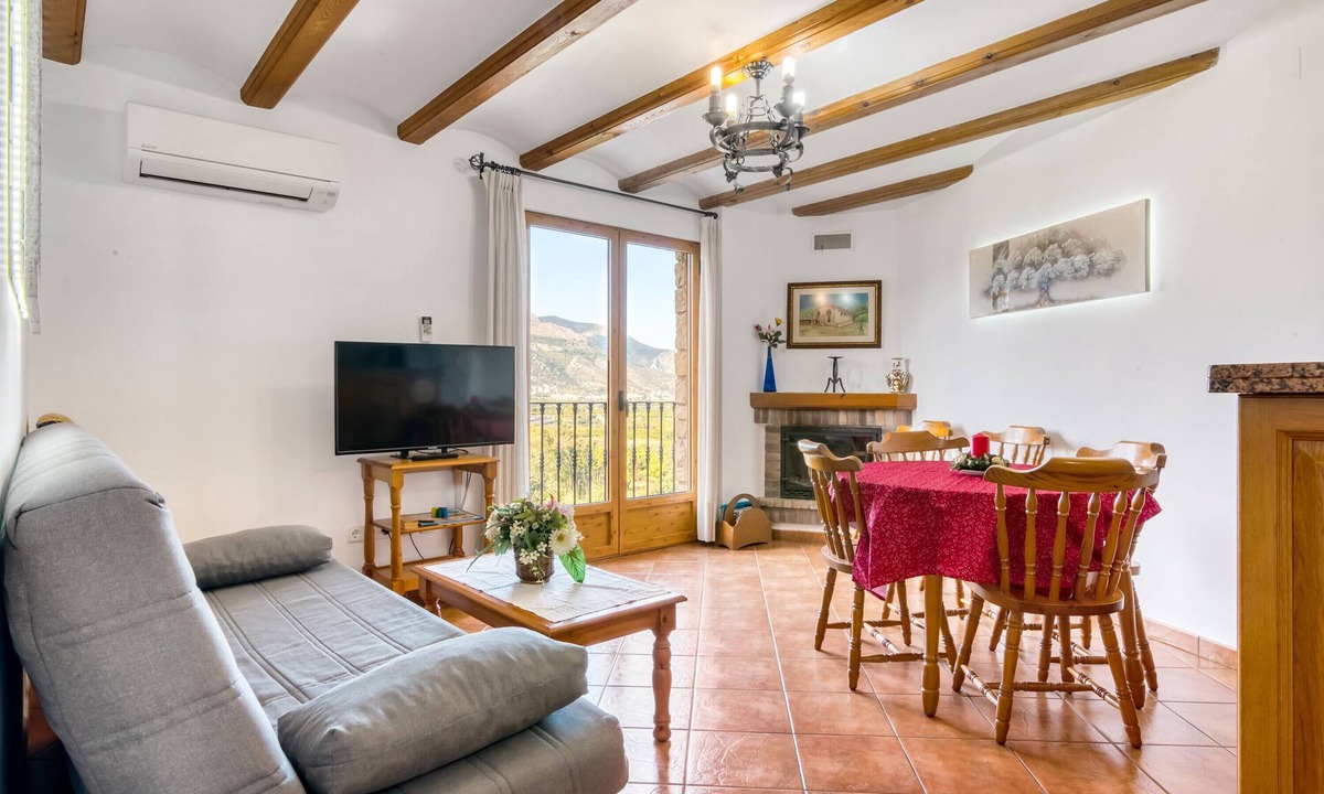 Orba Apartment | Apartment 'Segaria' with Mountain View, Wi-Fi and Air Conditioning