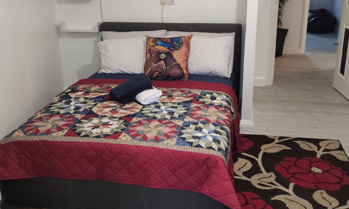 Alibon Apartment | Apartment - Sleeps 4 - Balcony - Parking