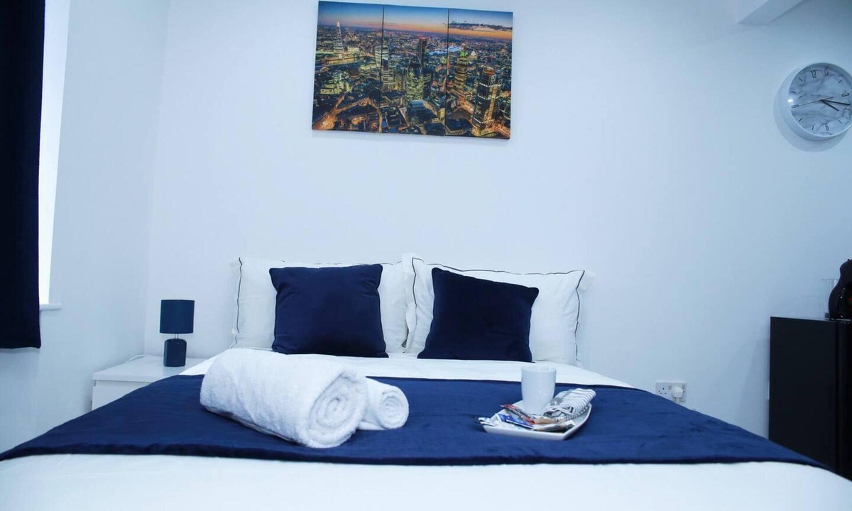 Roxbourne Apartment | Apartment - Sleeps 2 & Free Parking