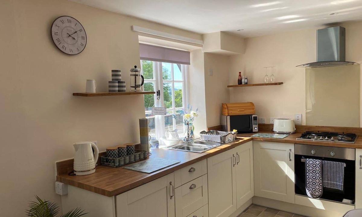 Ludwel Apartment | Apartment - Sleeps 2 - Pet Friendly - Parking