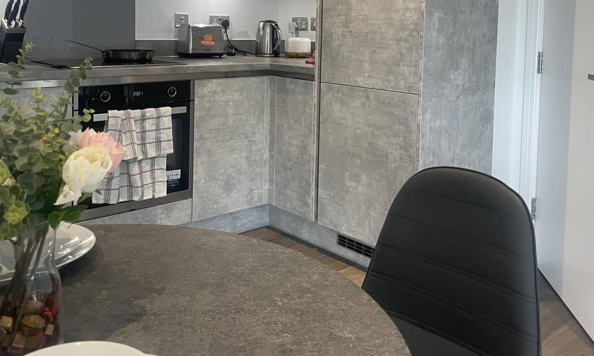 River Apartment | Apartment - Sleeps 4 & Free Parking