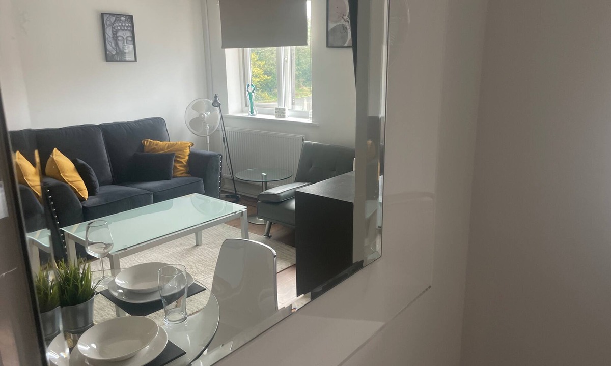 Oldbury Apartment | Apartment - Sleeps 4 & On-site Parking