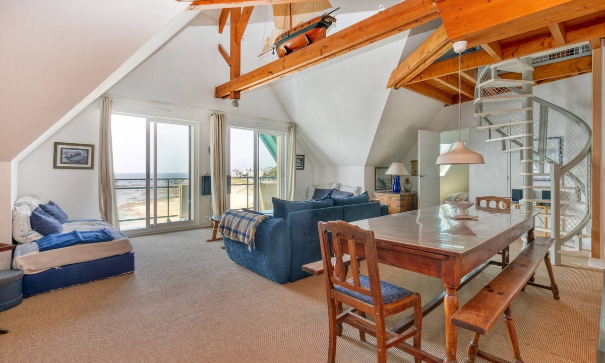 Le Croisic Apartment | Apartment 'Spacieux Face Mer' with Sea View and Balcony