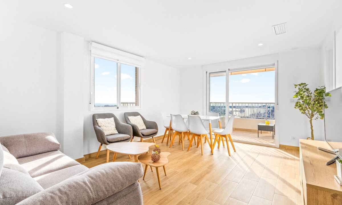 Santa Pola Apartment | Apartment 'Sunflower Avenida' with Sea View, Balcony and Wi-Fi