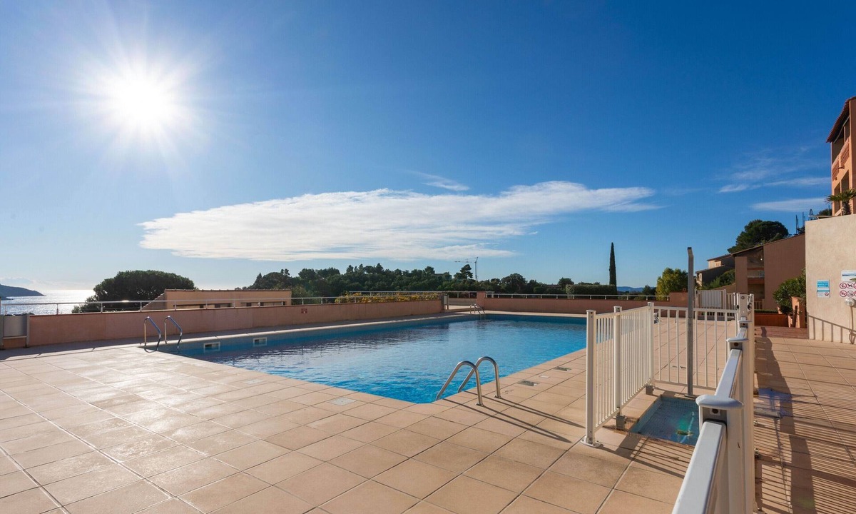 La Croix-Valmer Apartment | Apartment 'Sylvabelle' with Sea View, Shared Pool and Private Terrace