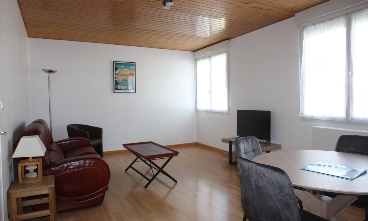 Pont Rousseau Apartment | Apartment T3 RIOM (60m²) separate kitchen