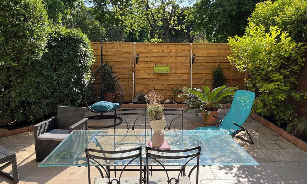 8th Arrondissement Apartment | APARTMENT/TERRACE GARDEN NEAR SEA AND CALANQUES