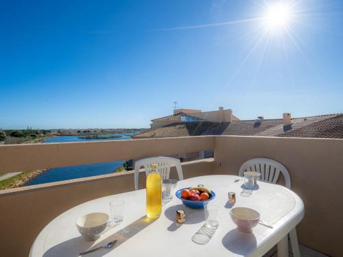 Le Grau-Du-Roi Apartment | Apartment Terrasse du Soleil by Interhome