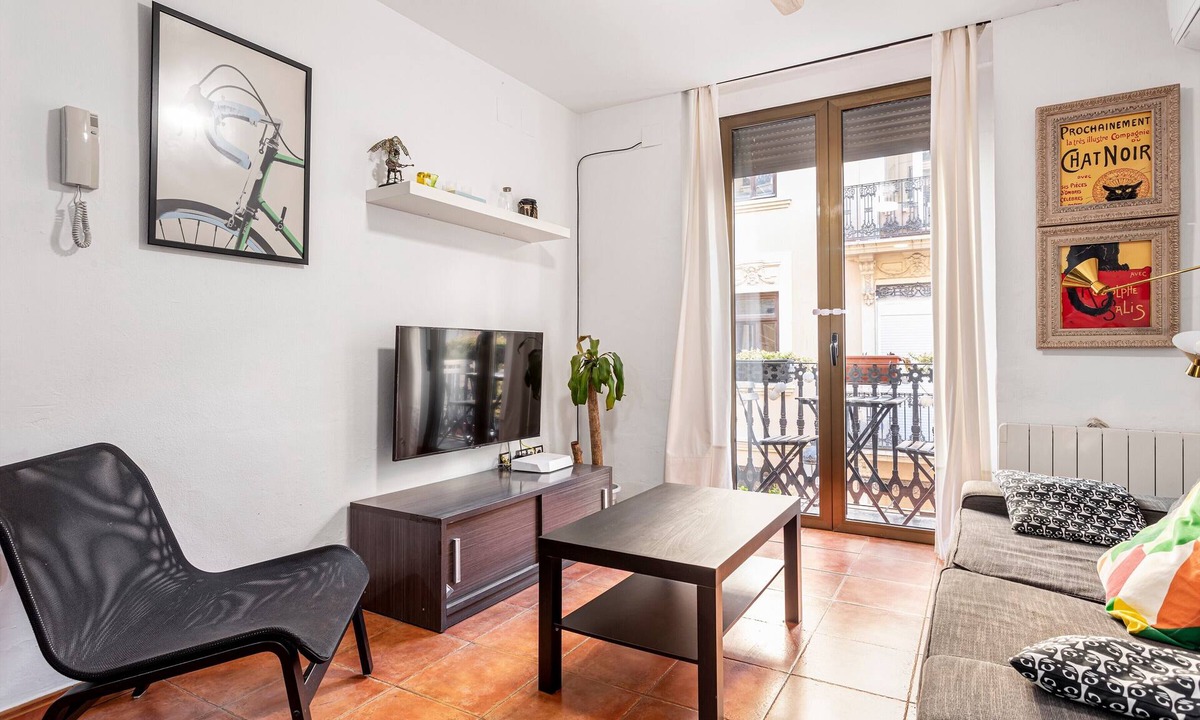 El Pilar Apartment | Apartment 'Torres De Quart Tu Casa' with Balcony, Wi-Fi and Air Conditioning