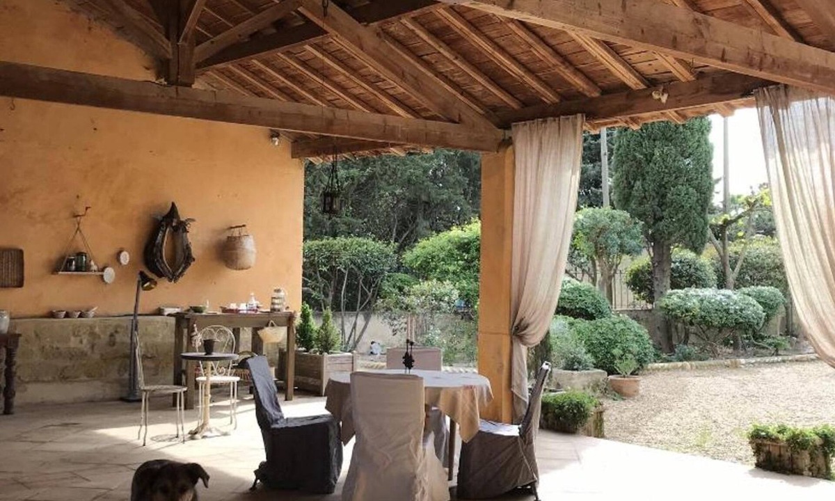 Gallician House | Apartment 'Une Maison Dans Un Mas' with Private Pool, Private Terrace and Wi-Fi