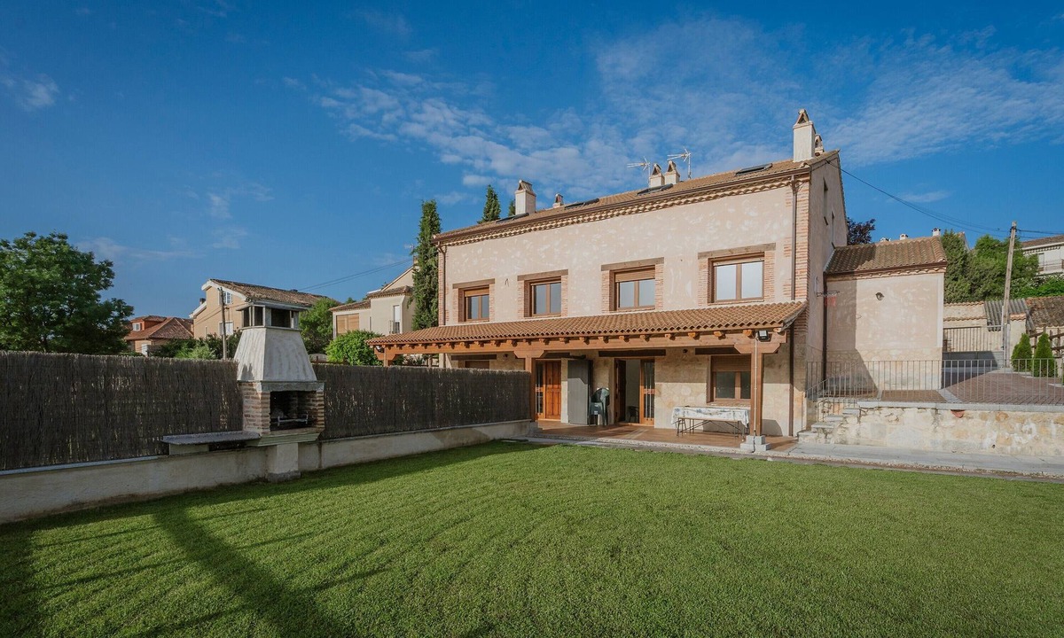 Cabanas de Polendos House | Apartment 'Velasco I' with Private Terrace, Wi-Fi and Air Conditioning