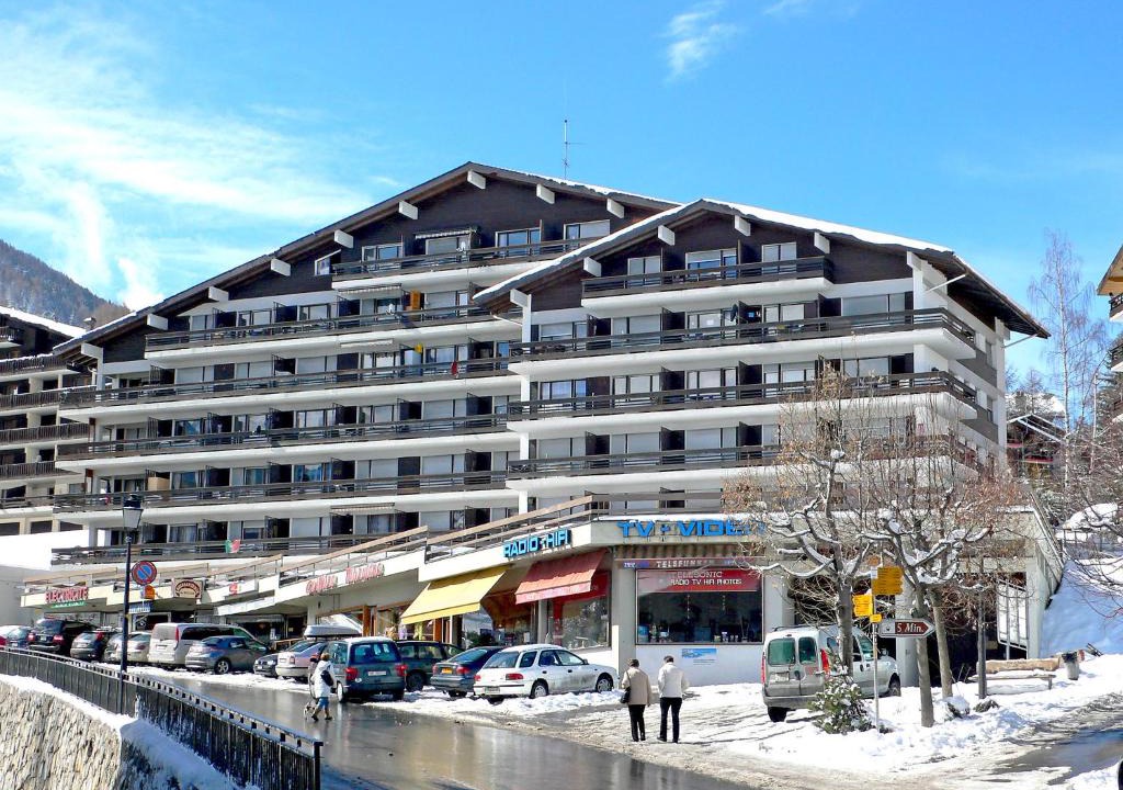 Saint-Pierre-de-Clages Apartment | Apartment Valaisia 53A by Interhome