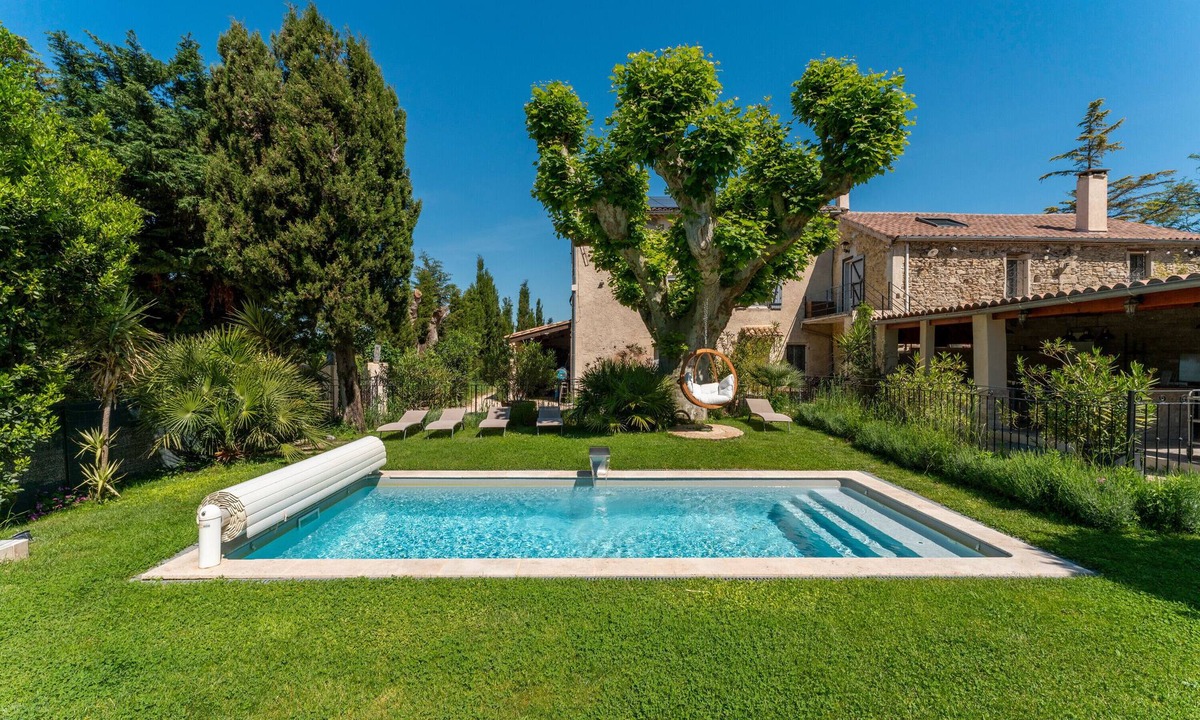 Avignon Apartment | Apartment 'Valentin' with Shared Pool, Wi-Fi and Air Conditioning