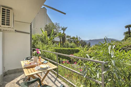 Agno Apartment | Apartment View And Pool - Happy Rentals