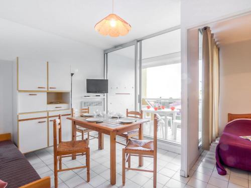 Le Grau-Du-Roi Apartment | Apartment Voiles d'Or-Gênois-1 by Interhome