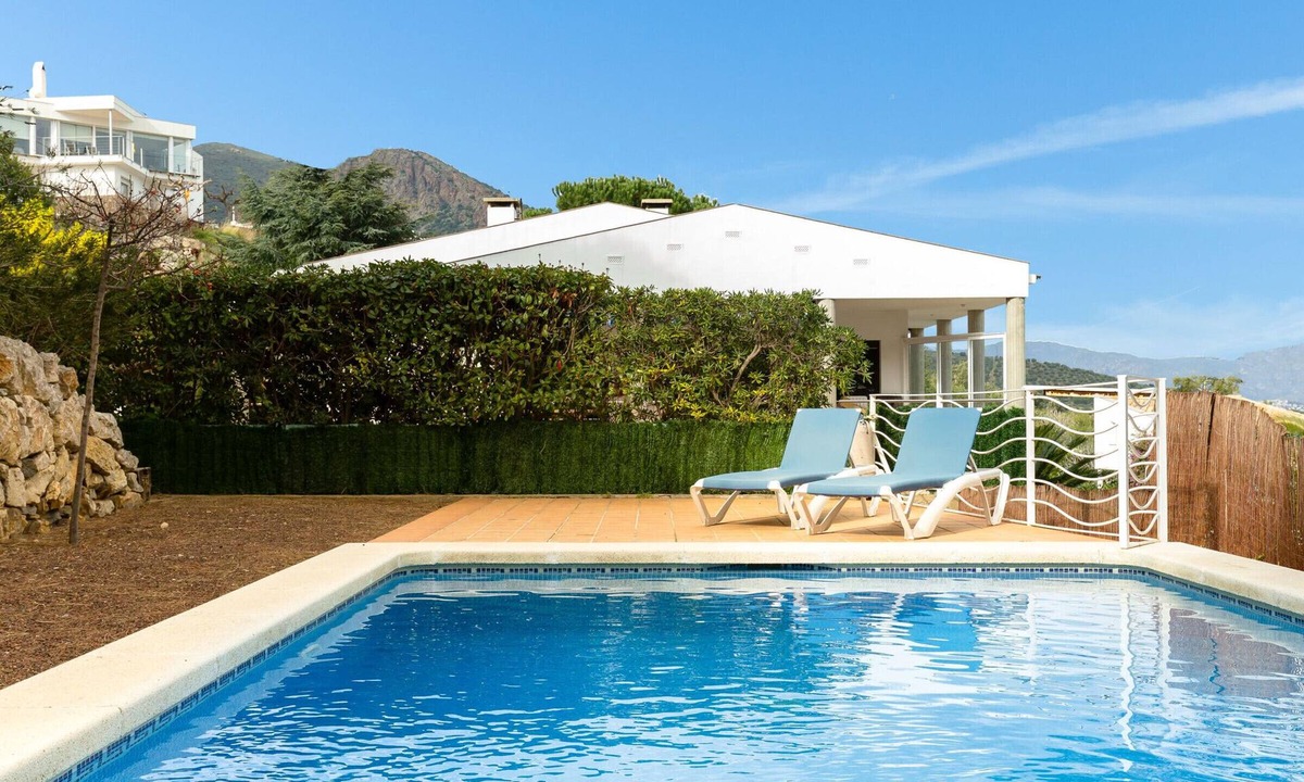 Port de la Selva Apartment | Apartment with garden and private pool for 7-8 people