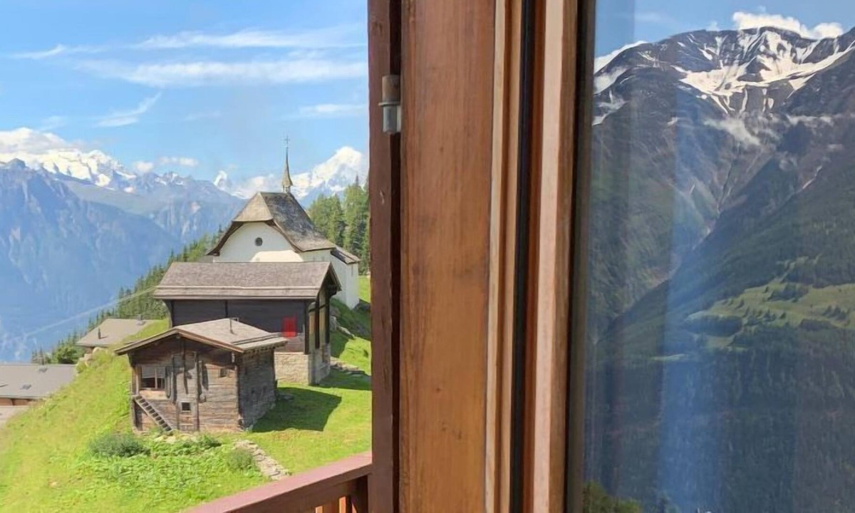 Bettmeralp Apartment | Apartment Weisshorn 4, 2. OG West in Bettmeralp - 4 persons, 2 bedrooms