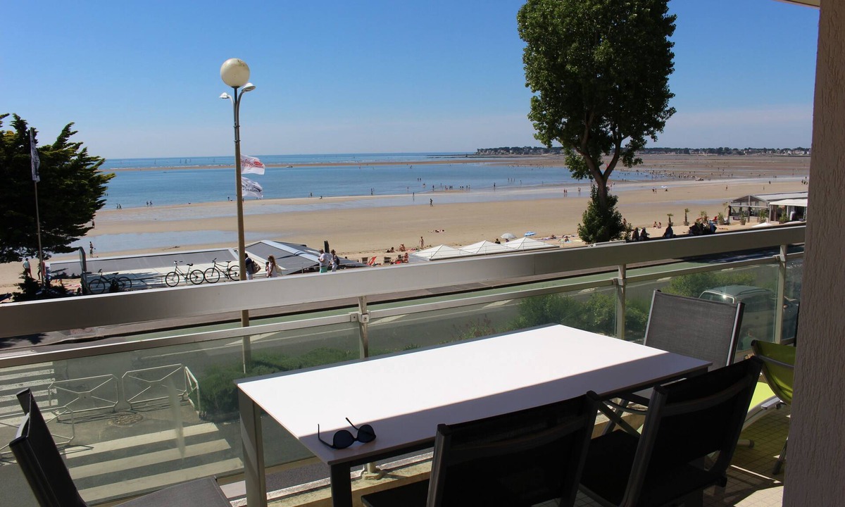 La Baule-Escoublac Apartment | Apartment with panoramic view over the bay of La Baule, between