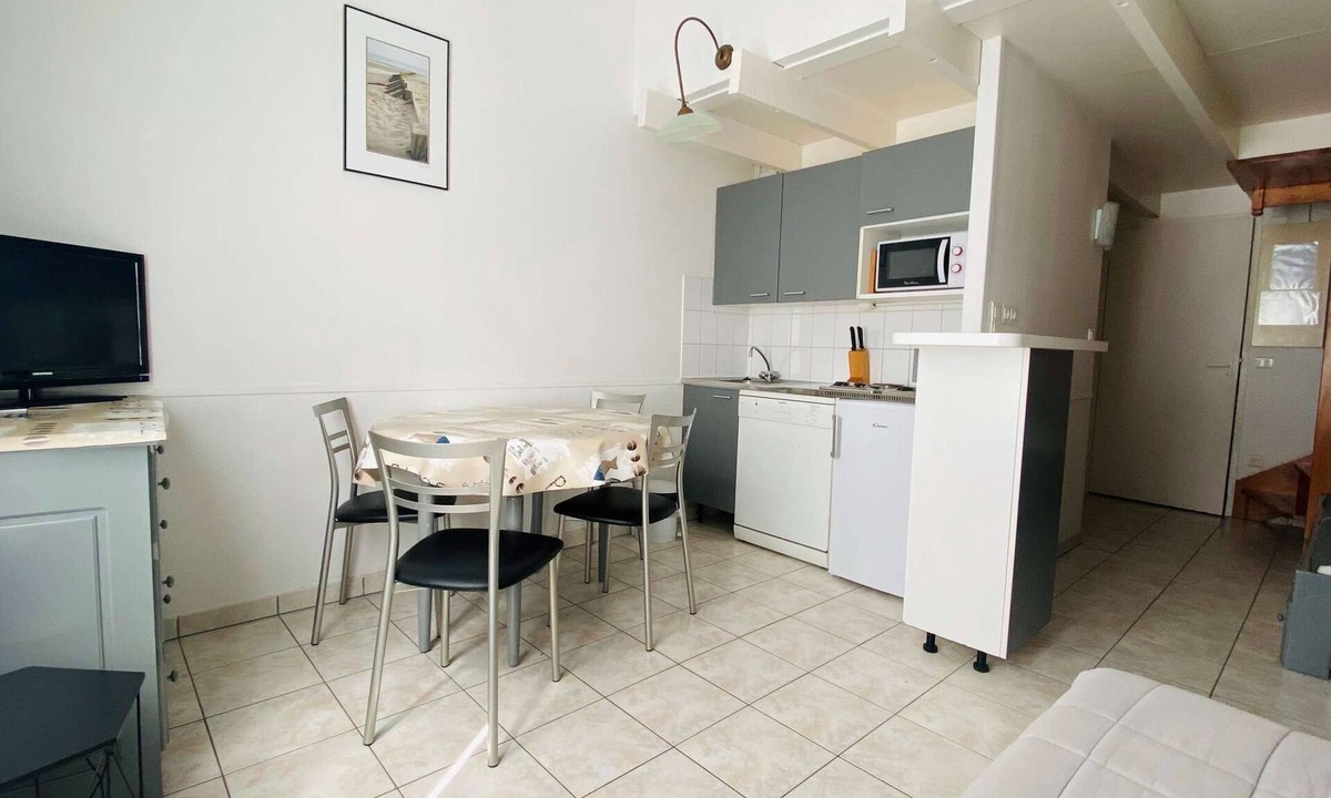 La Couarde-sur-Mer Apartment | Apartment with communal pool and parking