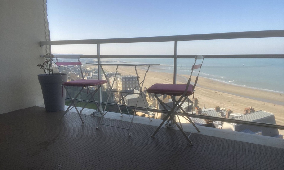 Pays d'Auge Apartment | Apartment with magnificent coastal views.